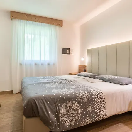 Ciasa Rosa アパート カナツェーイ