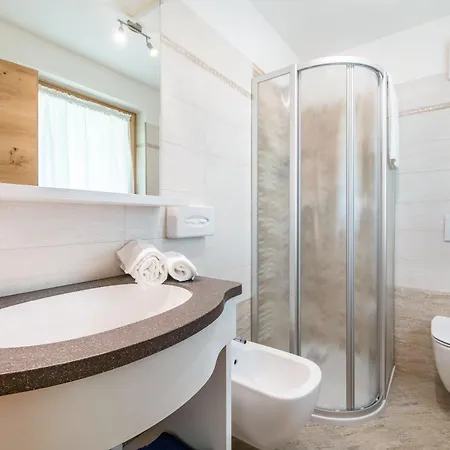 Ciasa Rosa アパート カナツェーイ