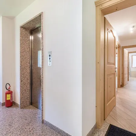 Ciasa Rosa アパート カナツェーイ