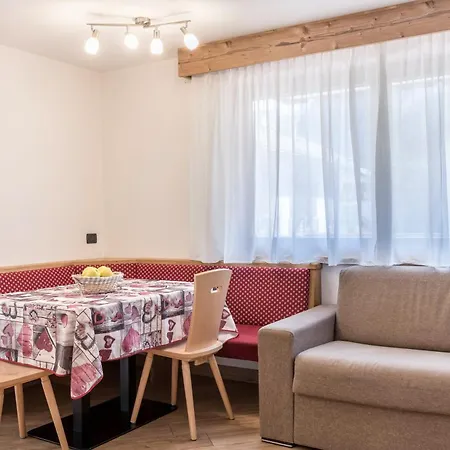 Ciasa Rosa アパート カナツェーイ